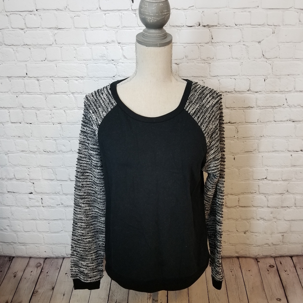 One Clothing Pullover Sweatshirt ~ size medium